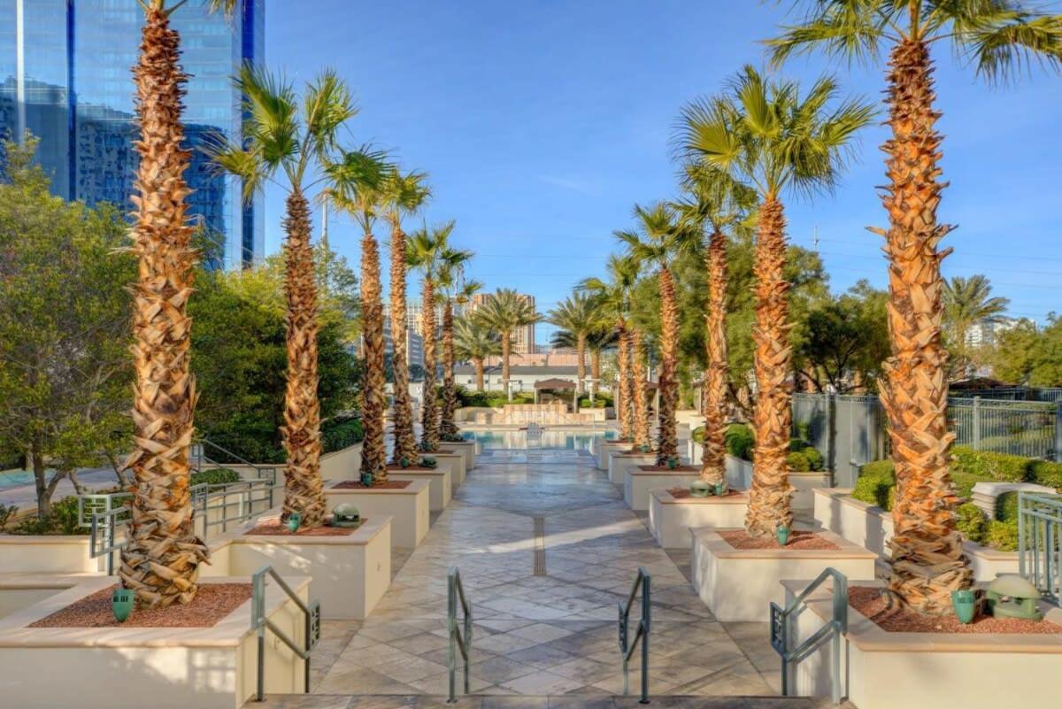 Mgm Signature-29-617 F1 Track & Strip View Balcony Holiday home Las Vegas
